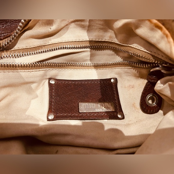 Beautiful vintage brown leather MIU MIU bag. Long brown strap. Zipper closure - Picture 12 of 14